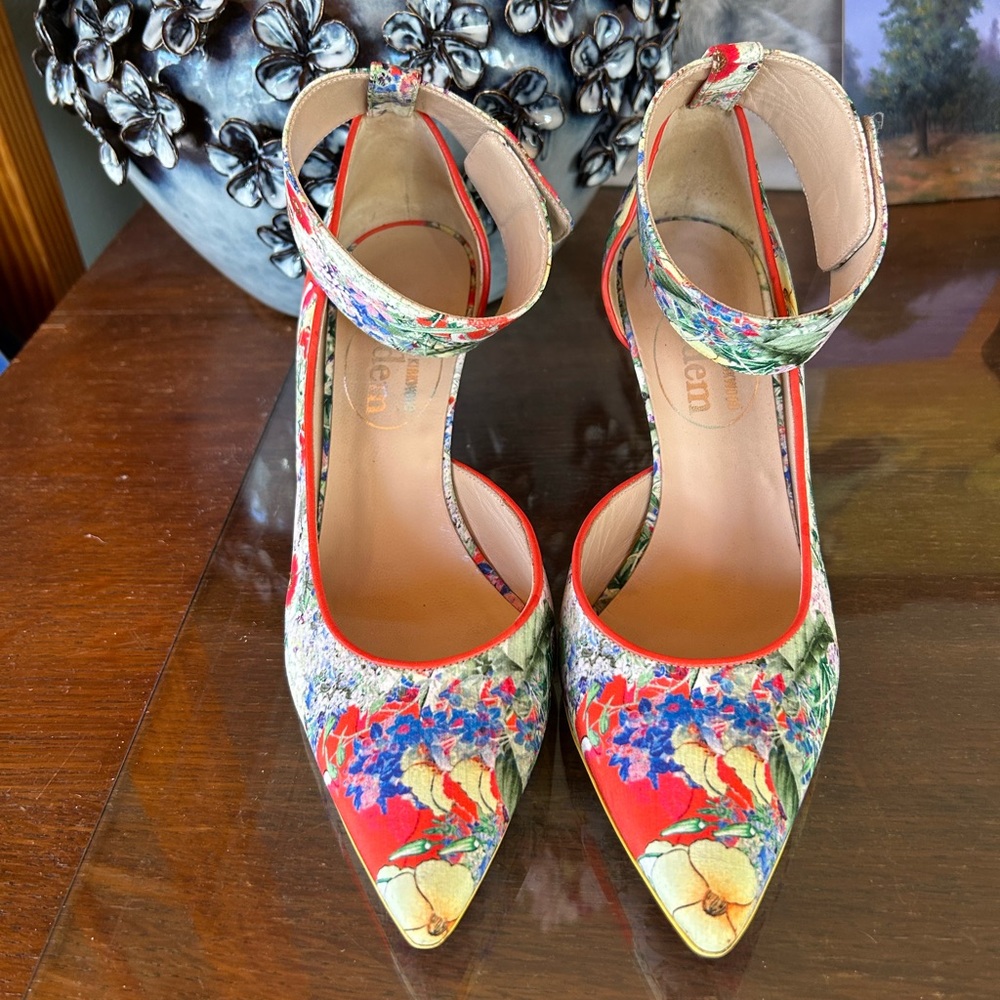 Eden EU  40 Floral Kitten Heels